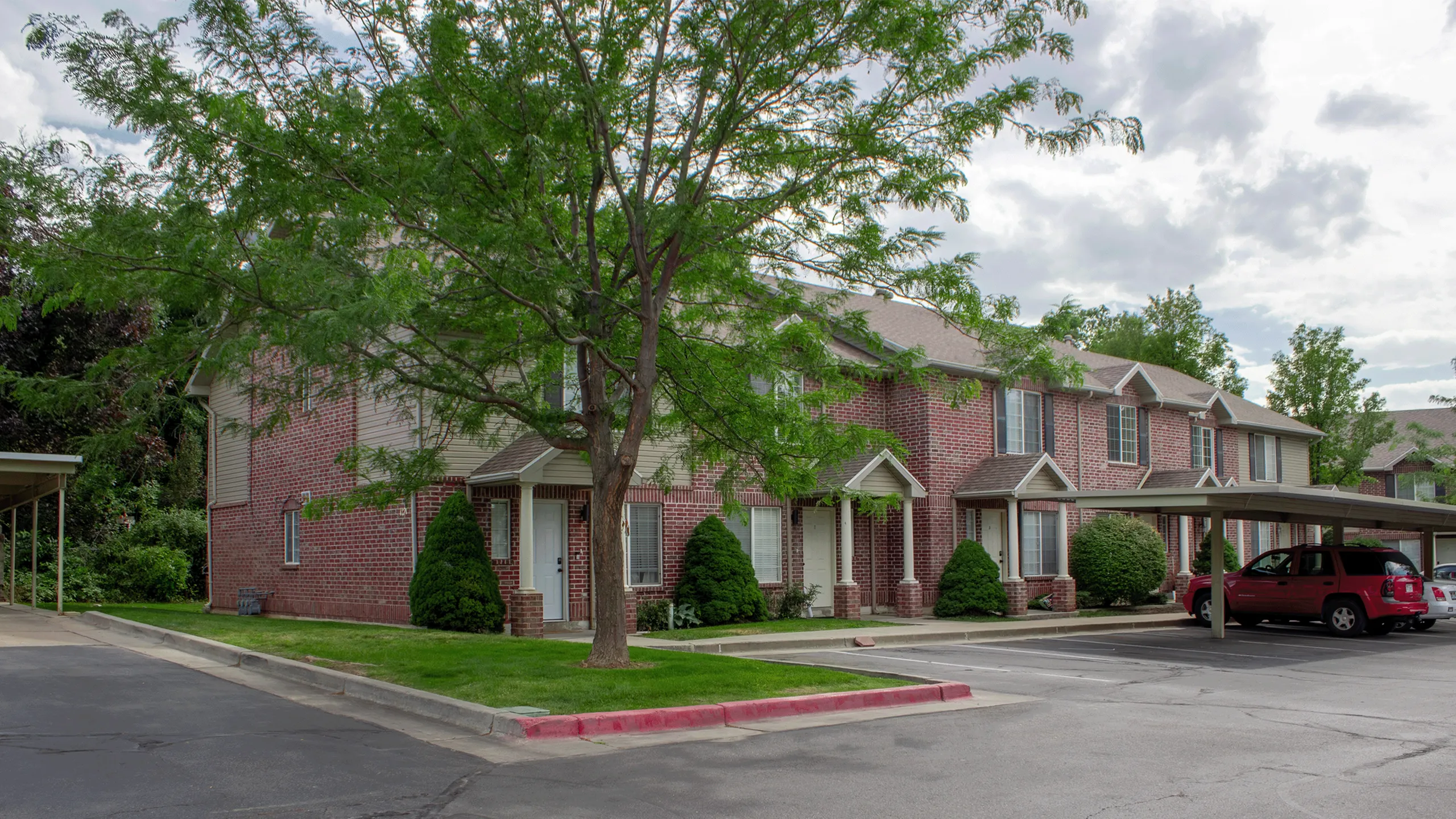 Building Exterior | Woodside Creek Village