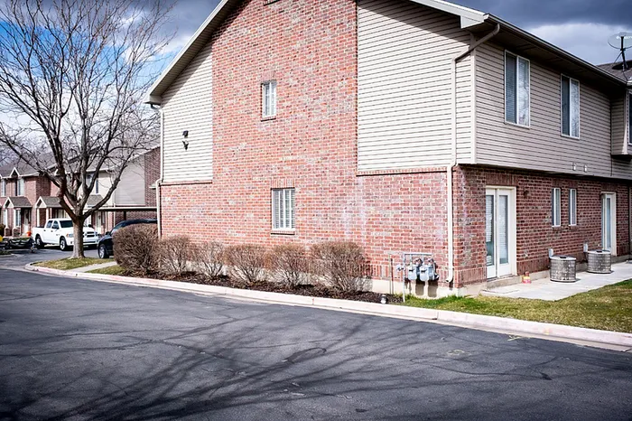Backside of Woodside Creek Village Townhomes in Bountiful, UT v3