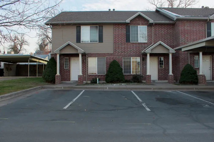 Exterior of Woodside Creek Village Townhomes in Bountiful, UT v1